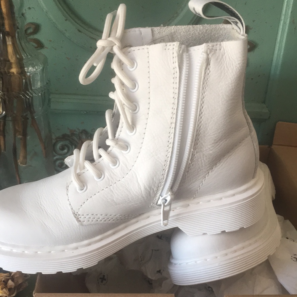 New white Doc Martens Kids size 2 - Picture 7 of 7
